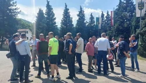 Demobilisani borci protestima pred zgradom Vlade BPK-a traže poboljšanje statusa