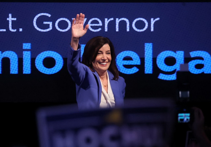 Demokrata Kathy Hochul je prva žena izabrana za guvernera New Yorka