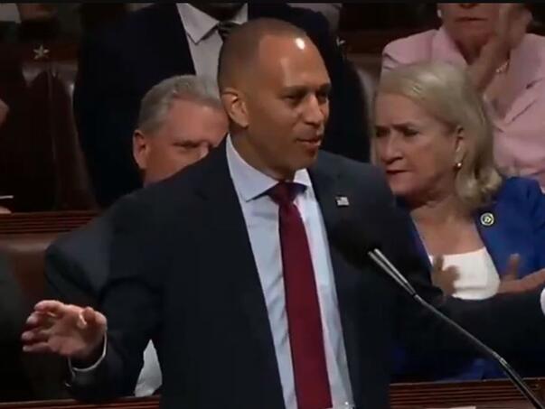 Demokrata u Kongresu govori šest sati bez pauze: Želi spriječiti veliki Trumpov zakon