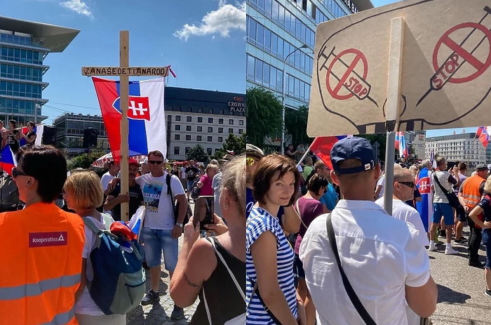 Demonstranti blokirali ulice u Bratislavi zbog novog zakona o koronavirusu