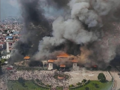 Demonstranti u Nepalu zapalili zgradu parlamenta