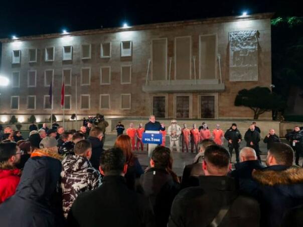 Demonstranti u Tirani traže ostavku Edija Rame