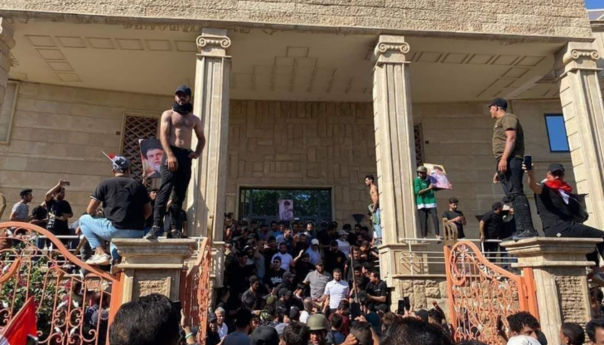 Demonstranti upali u dvorište švedske ambasade u Bagdadu