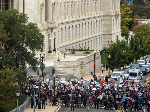 Demonstranti upali u Kapitol, uhapšeno 50 ljudi