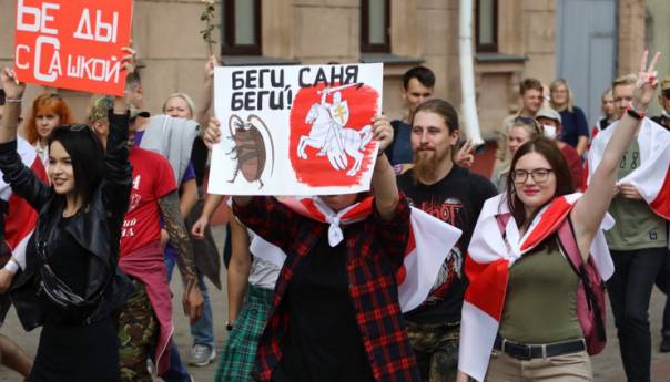 Demonstranti čestitali rođendan Lukašenku: "Sretan rođendan, štakore"