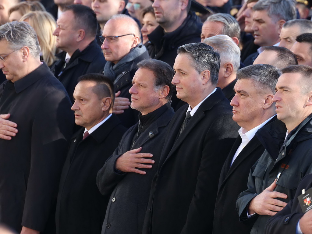 Denis Bećirović odao počast vukovarskoj žrtvi