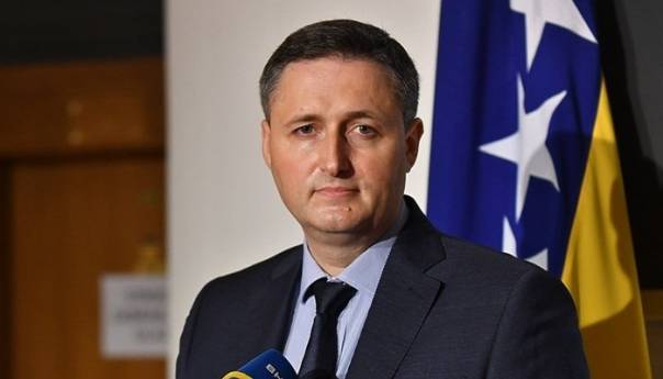 Denis Bećirović: Pet opasnih poruka Aleksandra Vučića