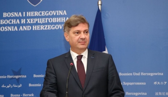 Denis Zvizdić uputio božićnu čestitku