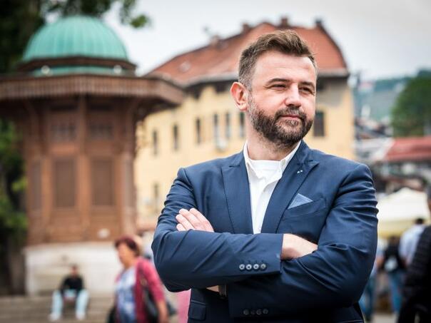 Dennis Gratz: Ministri sebi kupuju vozila, a iznos za NUBBiH manji za 570 hiljada KM