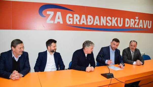 Dennis Gratz se priključio Komšiću i DF-u