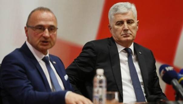 Der Standard: BiH je ponovo napadnuta, iznutra i sa vana