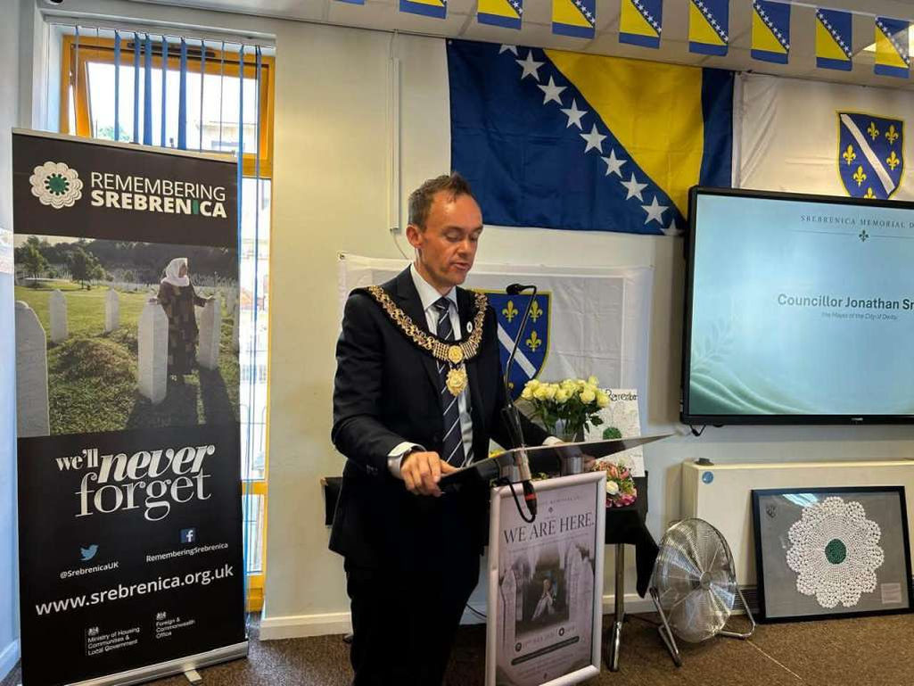 Derby odao počast žrtvama genocida u Srebrenici