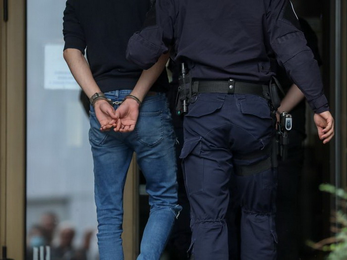 Derventa: Lišena slobode dva lica zbog iznude