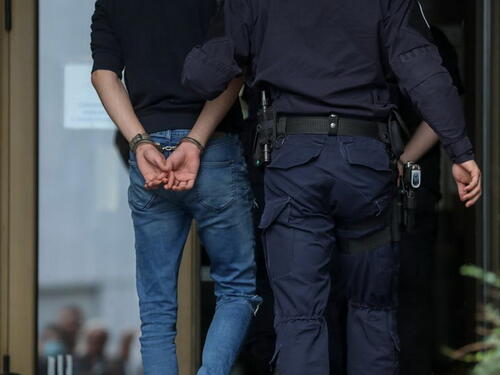 Derventa: Lišena slobode dva lica zbog iznude