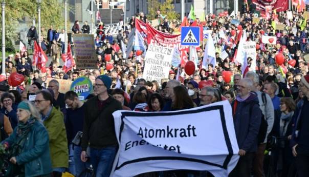 Deseci hiljada ljudi ustali protiv poskupljenja