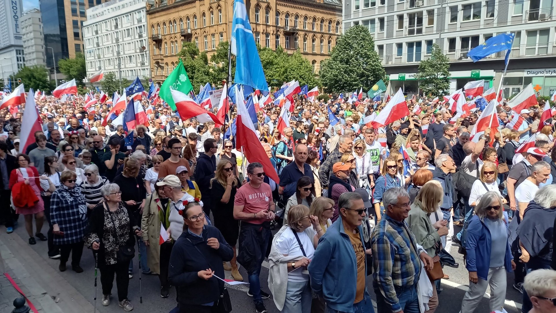 Deseci hiljada Poljaka na ulicama Varšave uoči neizvjesnih predsjedničkih izbora