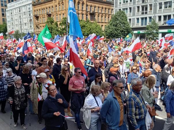 Deseci hiljada Poljaka na ulicama Varšave uoči neizvjesnih predsjedničkih izbora