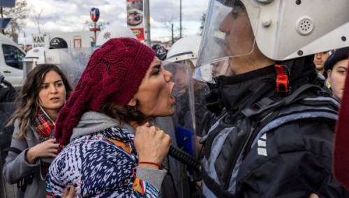 Deseci privedeni tokom protesta protiv nasilja nad ženama u Istanbulu