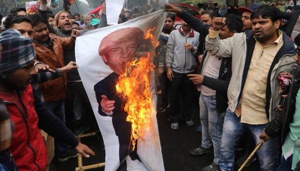 Deset poginulih u protestima u New Delhiju tokom posjete Trumpa
