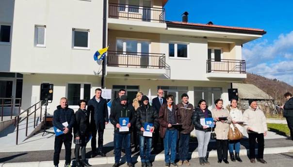 Deset porodica u Bijeloj kod Konjica preuzelo ključeve stanova