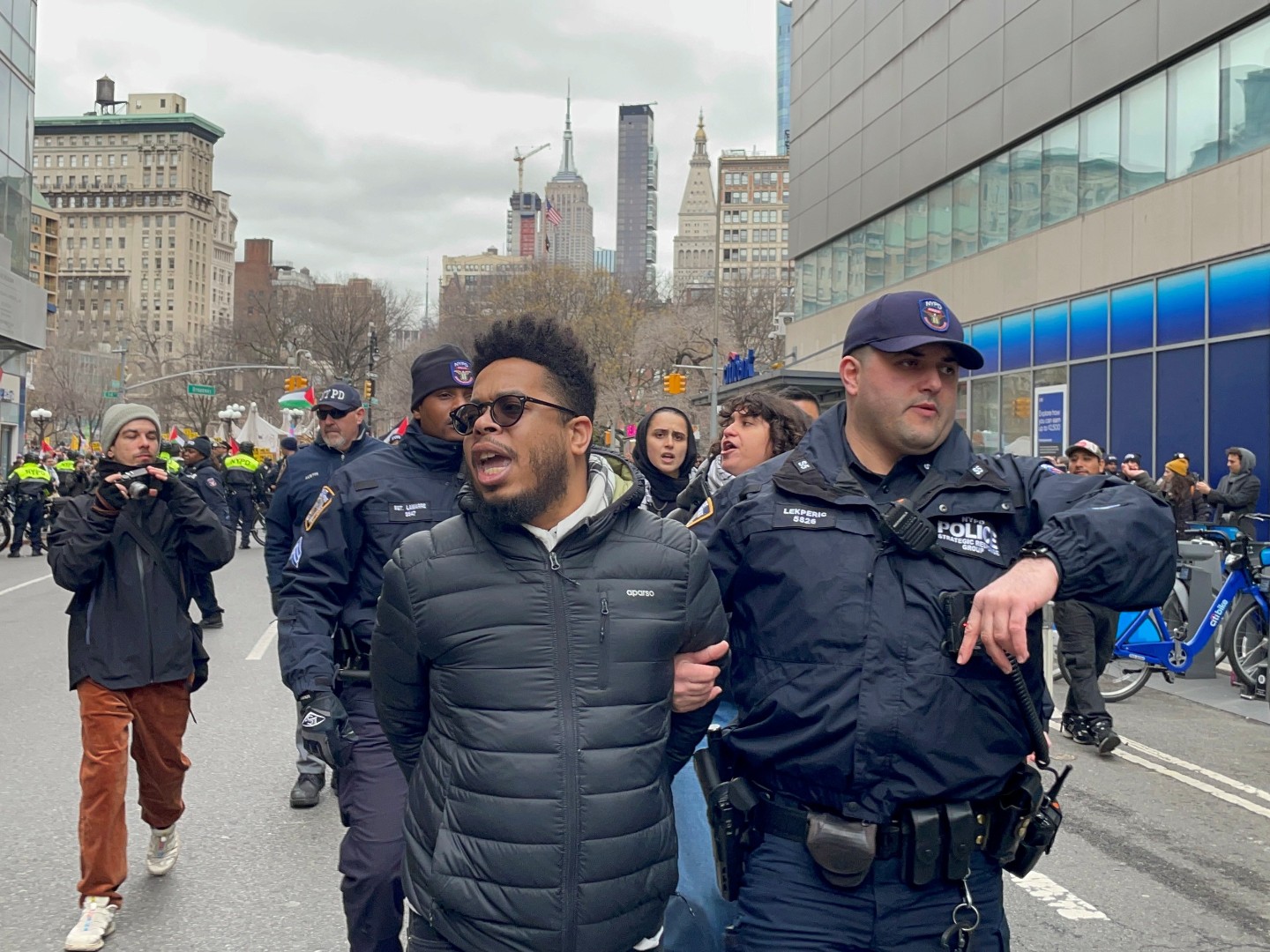 Desetine demonstranata uhapšeno na Manhattanu