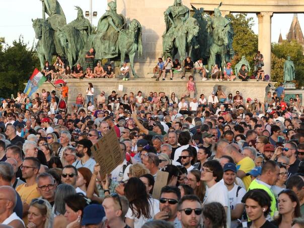 Desetine hiljada građana na protestima protiv Orbana