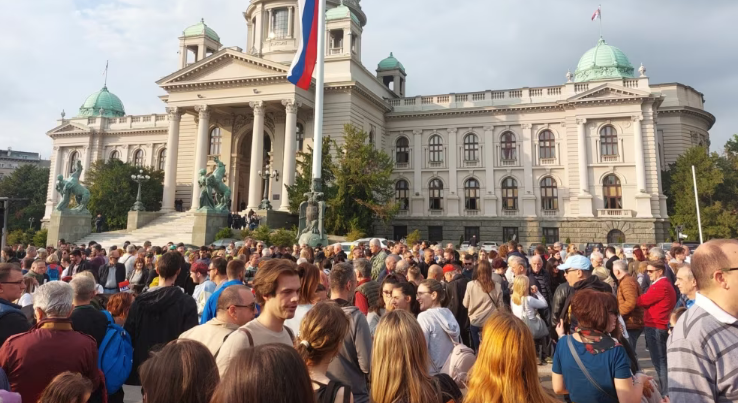 Desetine hiljada ljudi na protestu u Beogradu