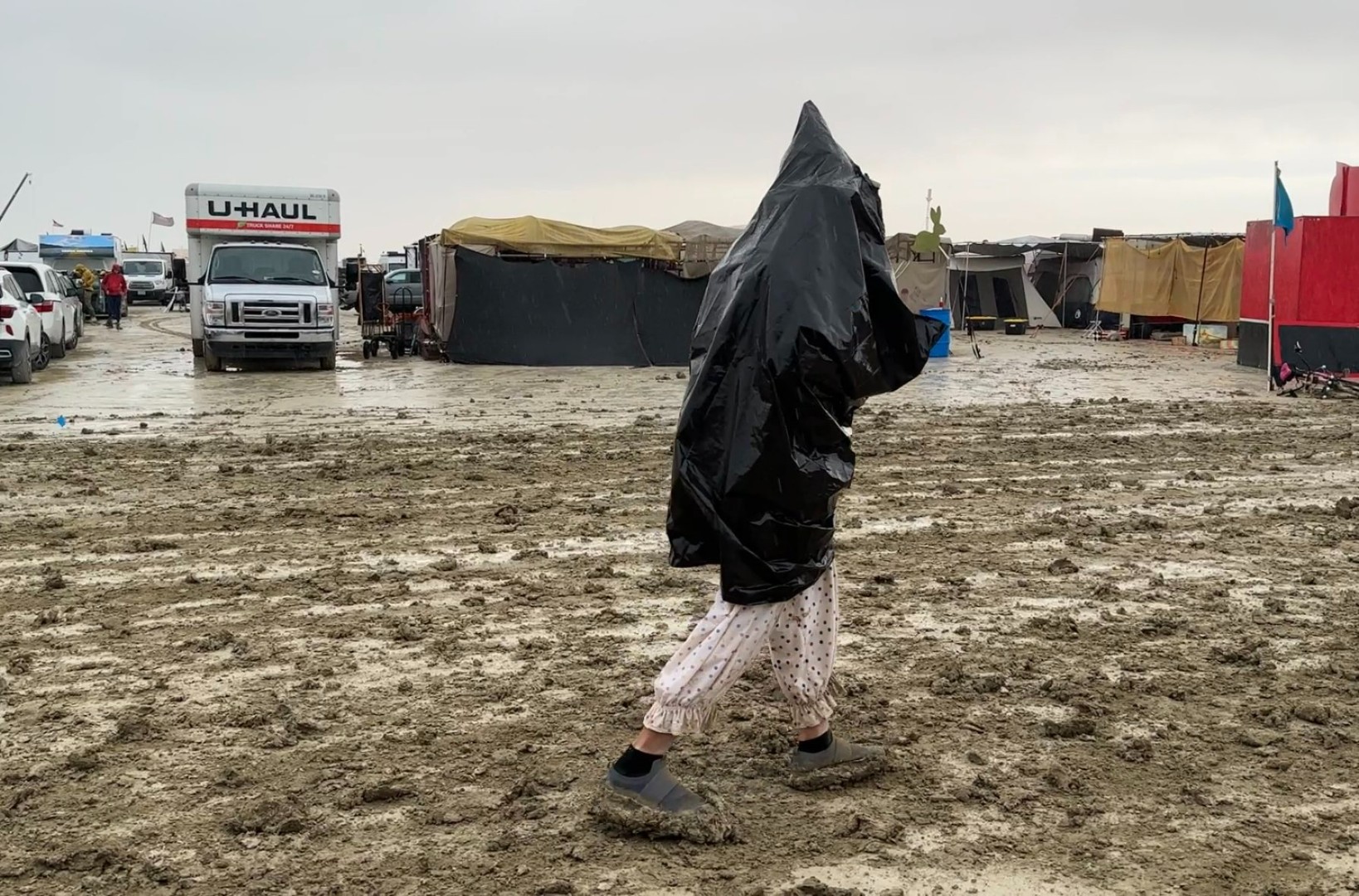 Video: Desetine hiljada ljudi zarobljeni u gustom blatu nakon oluje
