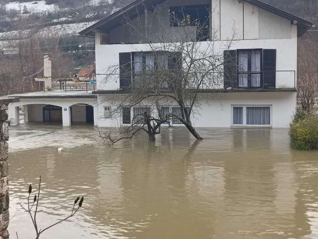 Desetine stambenih objekata u USK poplavljeno, vjerovatno proglašenje stanja prirodne nesreće