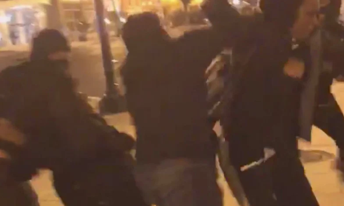 Desničari napadnuti noževima u Washingtonu