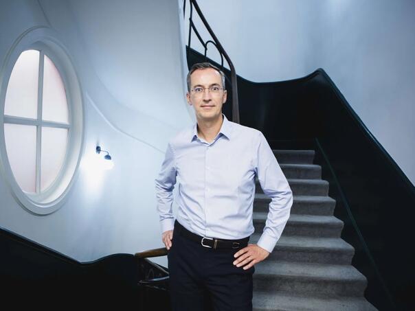 Desničarski inkubator: Kako francuski milijarder oblikuje politiku?