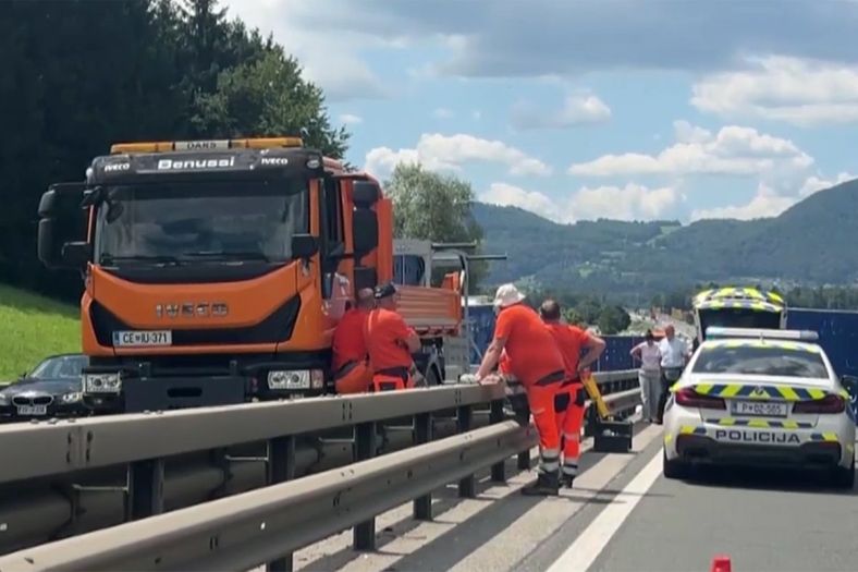 Detalji nesreće u Sloveniji: Ukrajinac kombijem naletio na kamion koji je vozio Rus