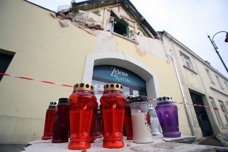 Detalji tragedije u Petrinji: Poginuo volonter koji je donirao svoju kamp kućicu