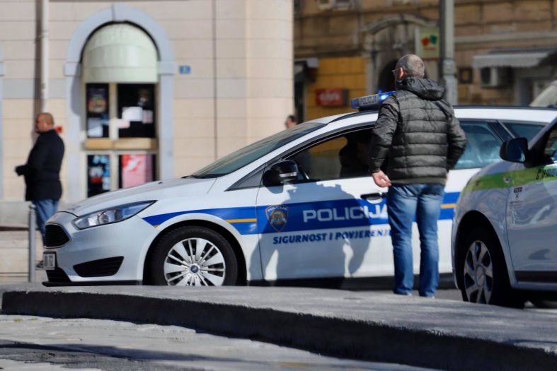 Detalji užasa kod Rijeke: Djevojka ubila partnera, njoj se bore za život