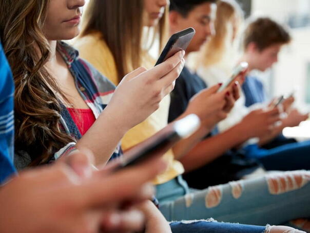 Devet od deset mladih u EU koristi društvene mreže