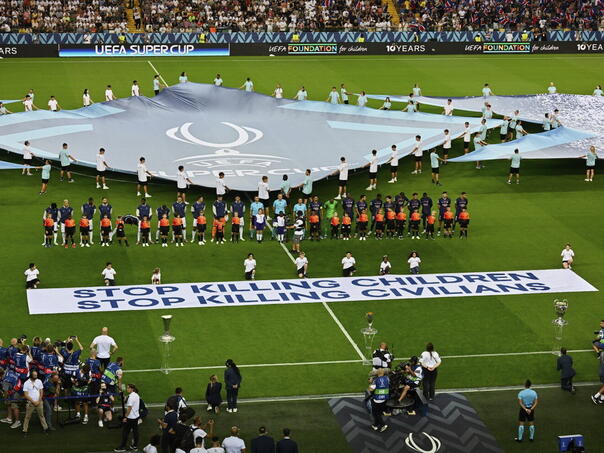 Devetero djece izbjeglica na Superkupu podiglo poruku: Prestanite ubijati!