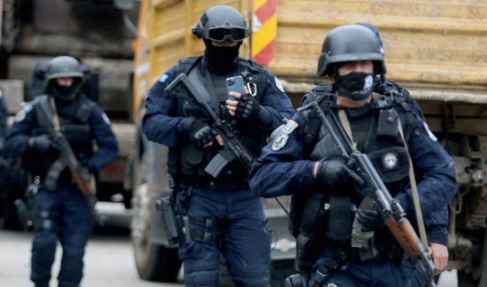 Deveti dan napetosti na Kosovu: Specijalci se ne povlače