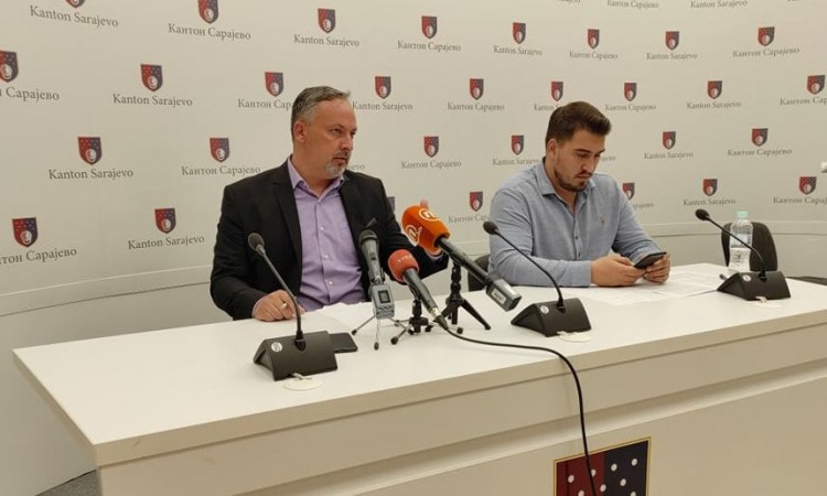 Dević: Vlada KS priznala grešku,zakoni se moraju razmatrati u redovnoj proceduri