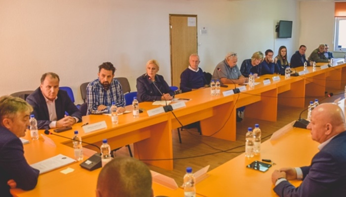 DF pisao strancima: Preispitati odnos prema antisemitskom NiP-u