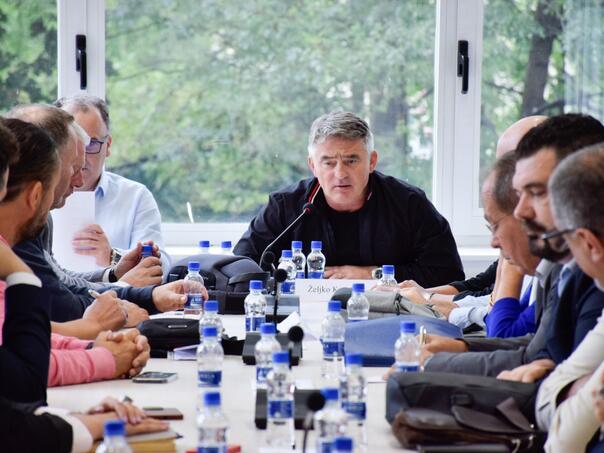 DF podsjeća Schmidta da nije Visoki predstavnik samo za FBiH