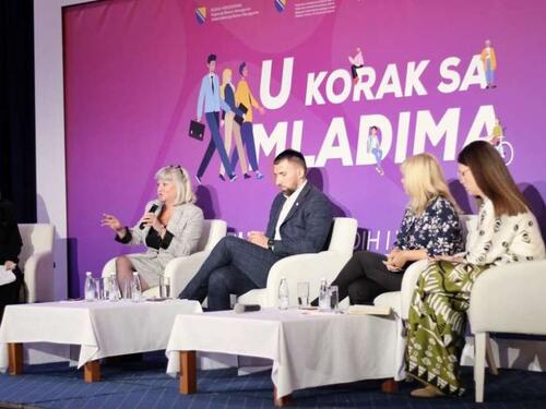 Dijalog mladih i vlasti posvećen prvoj strategiji prema mladima FBiH