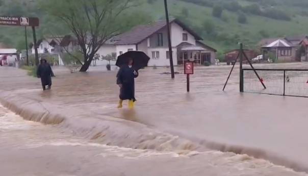 Dijelovi Krajine pod vodom, rijeka Una se izlila iz korita