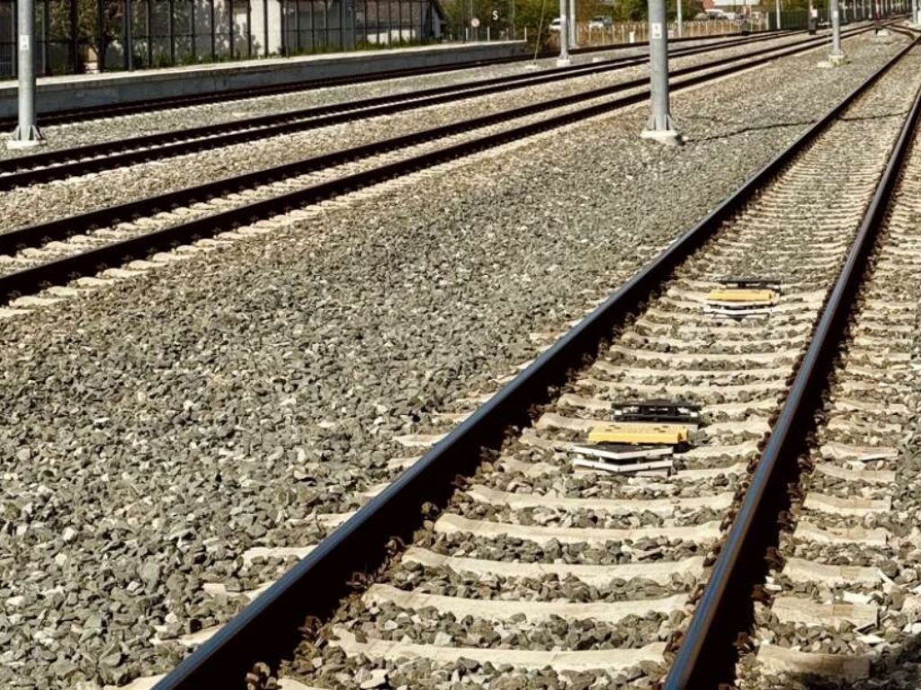 Dijete koje je udario voz u Semizovcu životno ugroženo