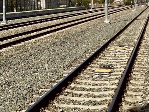 Dijete koje je udario voz u Semizovcu životno ugroženo