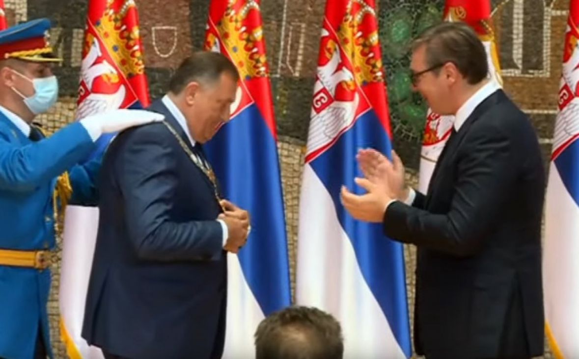 Dinko Gruhonjić: Dodik na Vučićevoj 'ogrlici'