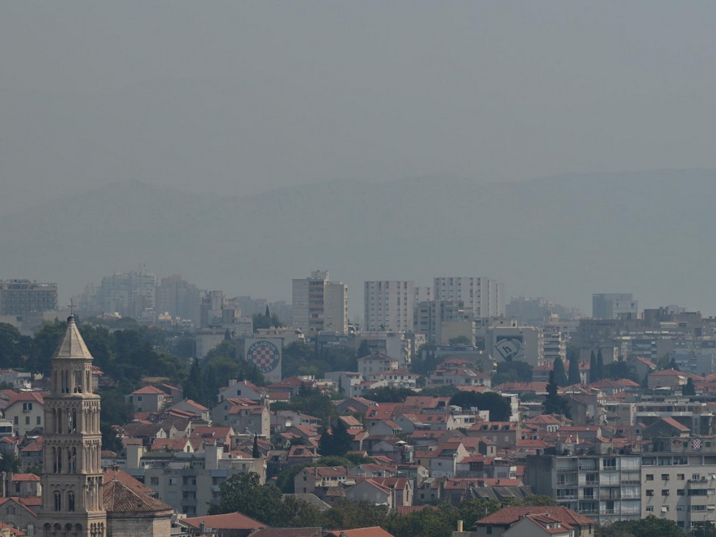 Dio Dalmacije se probudio u oblaku dima: Razlog požar u BiH?