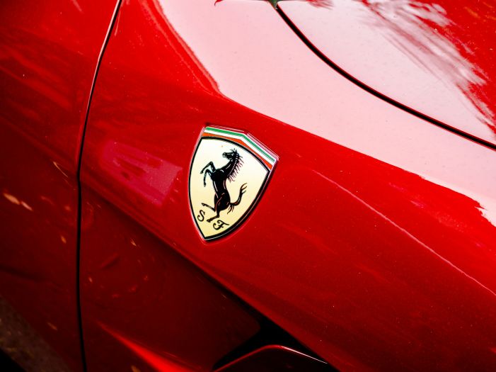 Dionice Ferrarija rapidno skočile nakon najava o prelasku Lewisa Hamiltona