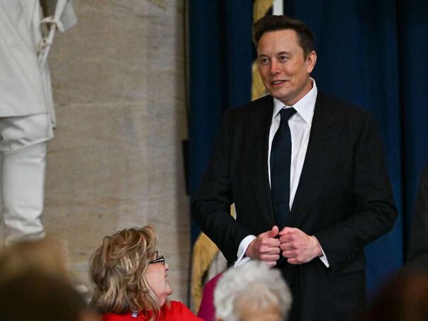 Dionice Tesle skočile nakon Muskovog ulaganja skoro milijardu dolara