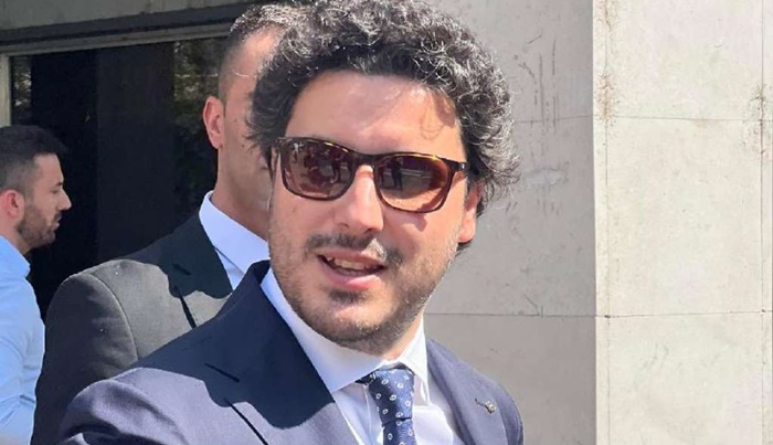 Diplomatski skandal i nepoštivanje procedure pri postavljanju ploče