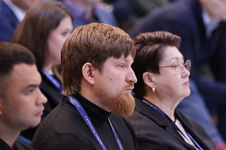 Direktor ruske fabrike dronova teško ranjen, vozač poginuo u eksploziji automobila